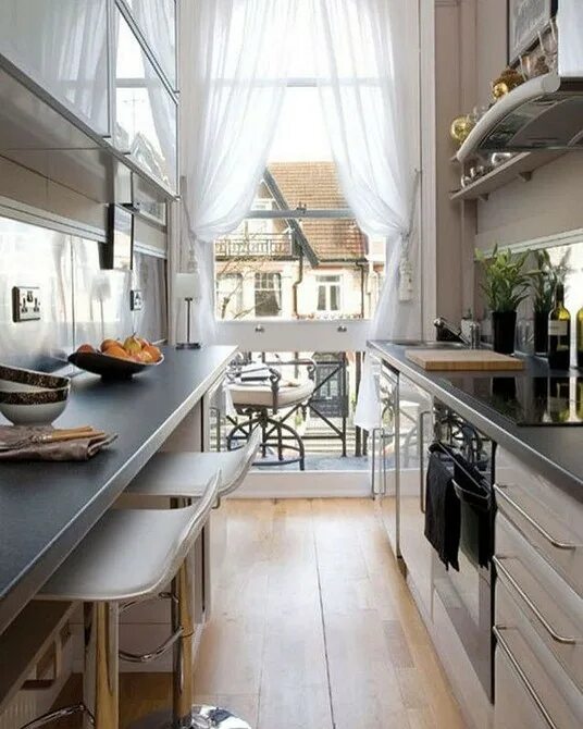 Кухня с узким окном фото Дизайн длинной узкой кухни: 50 фото интерьеров ivd.ru