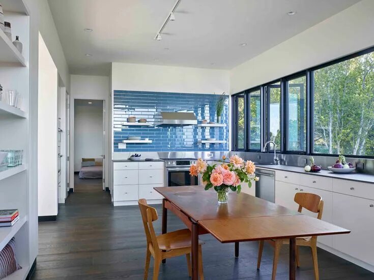 Кухня с витражными окнами фото Box on the Rock by Schwartz and Architecture - Design Milk Kitchen interior, Hou