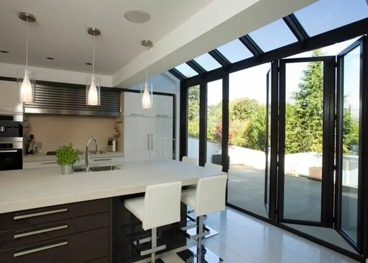 Кухня с витражными окнами фото Impressive 38 Stunning Conservatory Kitchen Ideas Kitchen extension, House desig