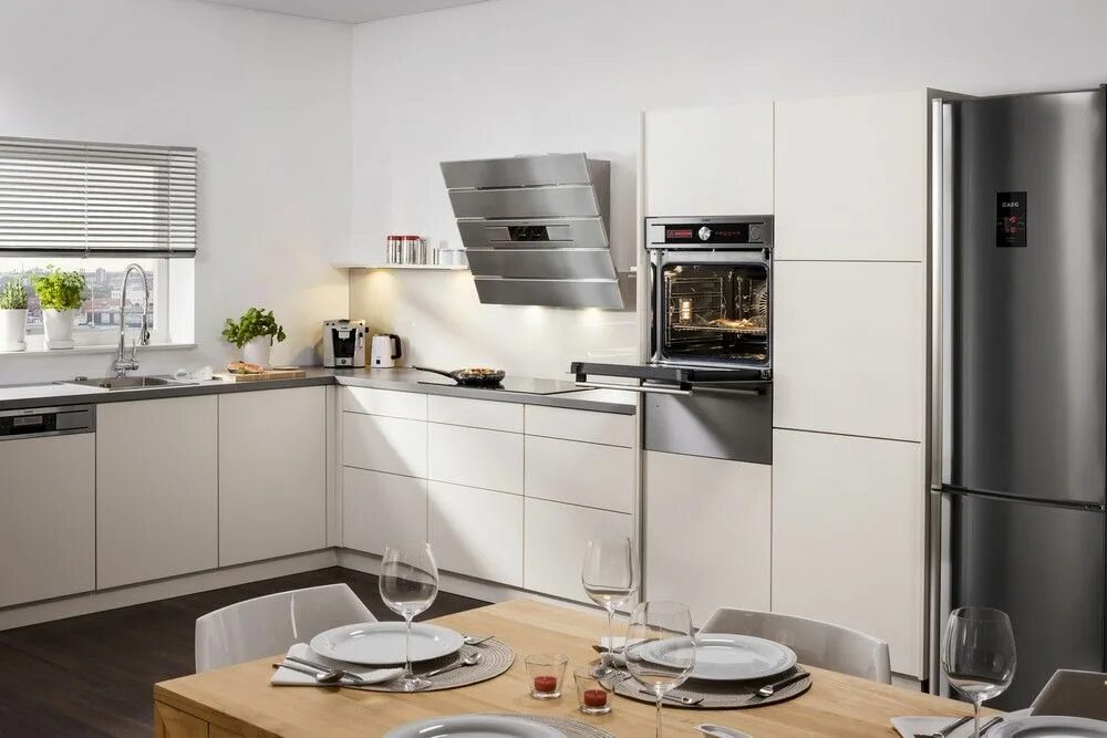 Кухня с встроенной бытовой техникой фото духовой шкаф в верхнем шкафчике - Google Search