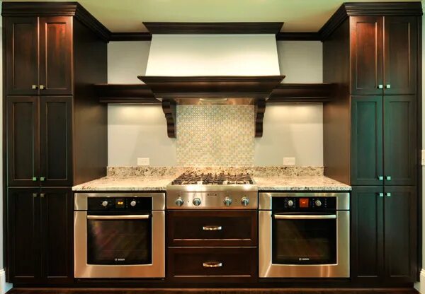 Кухня с встроенной плитой фото Кухни со встроенной плитой с фабрики "Кухни-Люкс": кухни со встроенной духовкой 