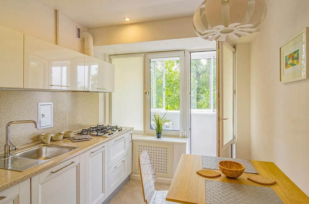 Кухня с выходом на балкон интерьер Шторы на кухню с балконной дверью (42 фото): идеи дизайна интерьера