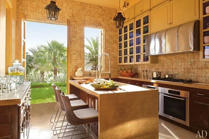 Кухня с выходом на террасу фото A Vacation Home in Mexico by Marshall Watson Cucina in muratura, Cucine