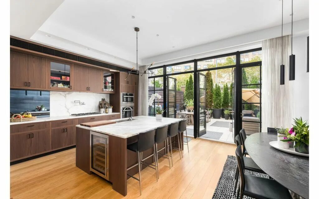 Кухня с выходом на террасу фото Барные Стулья в Интерьере: из Дерева, Металла, со Спинкой (145+) New york homes,