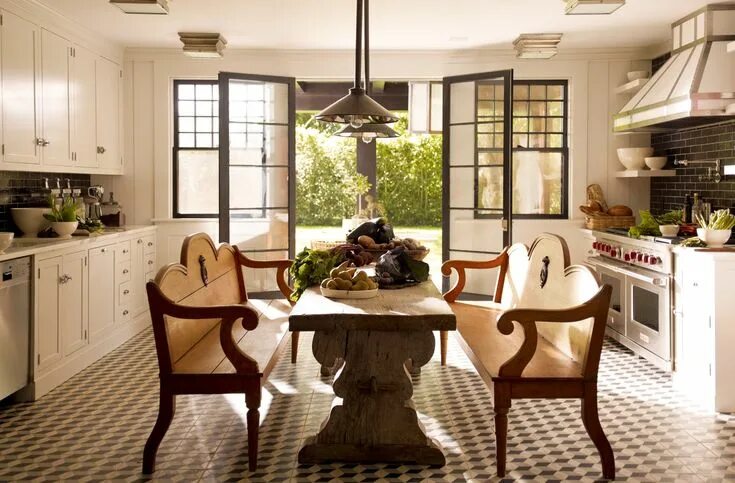 Кухня с выходом на террасу фото Designer Steven Gambrel’s 8 Favorite Kitchen Designs Beautiful kitchens, Kitchen