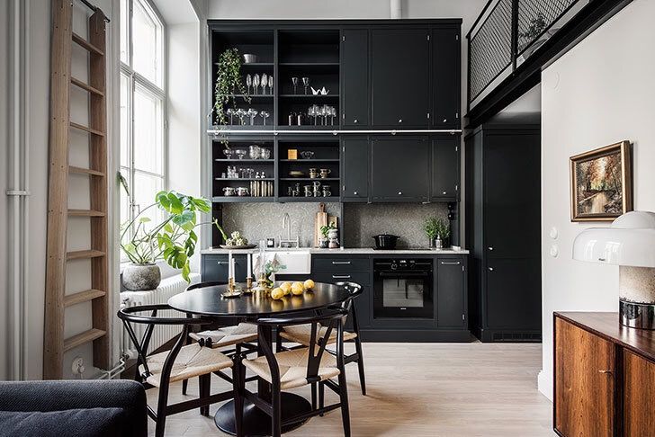 Кухня с высоким потолком фото Pin by Антон on Гардеробная Black kitchen furniture, Gravity home, Home