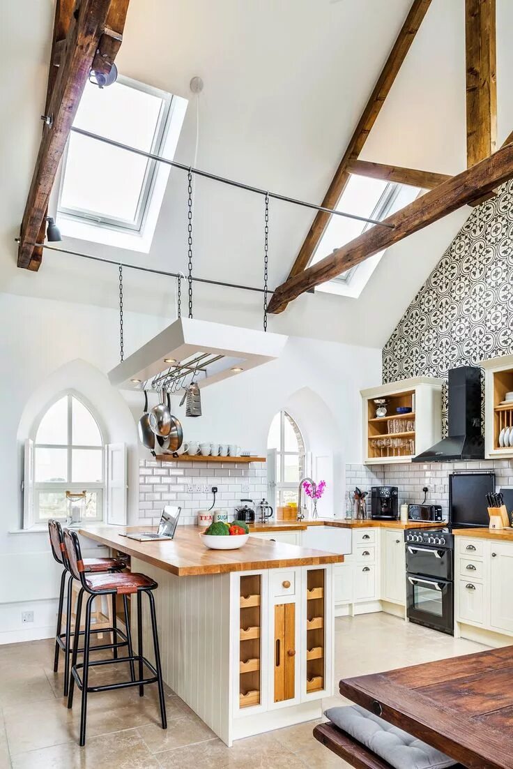 Кухня с высоким потолком фото Chapel on the Hill by Evolution Design - MyHouseIdea Cocina moderna casa de camp