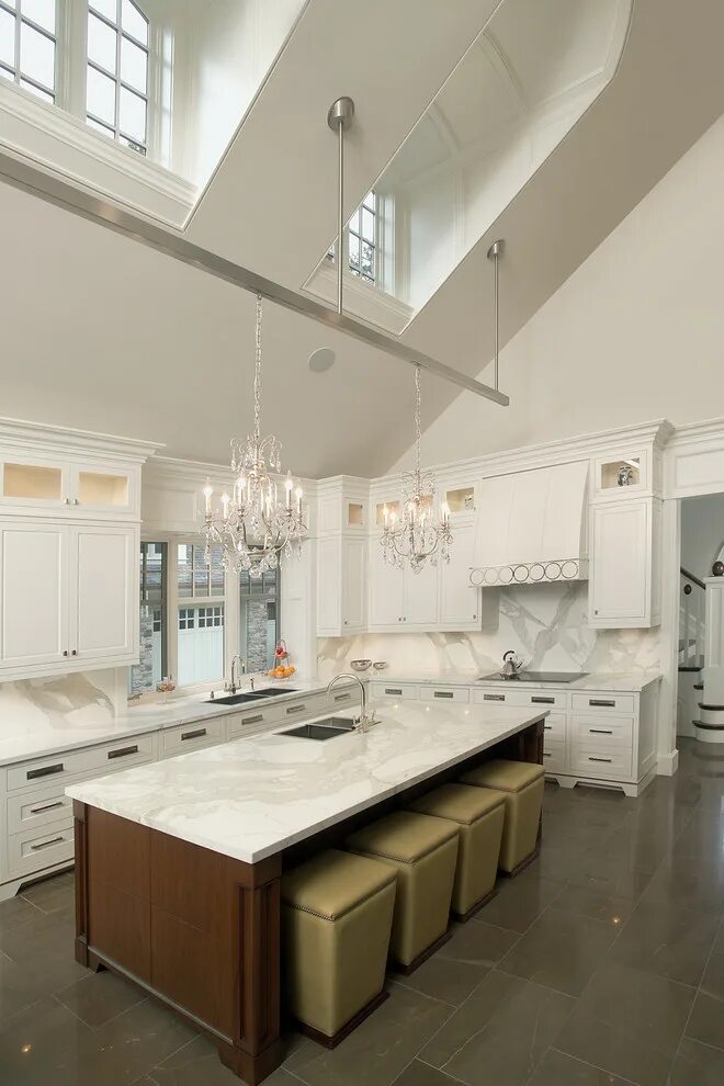 Кухня с высоким потолком фото Traditional Kitchen - Классический - Кухня - Торонто Houzz Россия