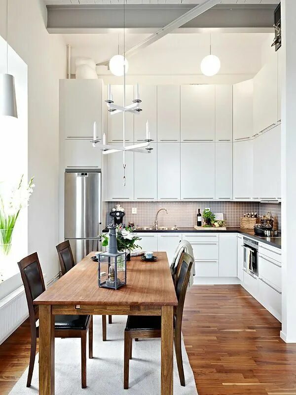 Кухня с высокими потолками дизайн фото Modern Eat-In Kitchen Ideas (Kitchen design ideas in Decoration, Lighting, and R