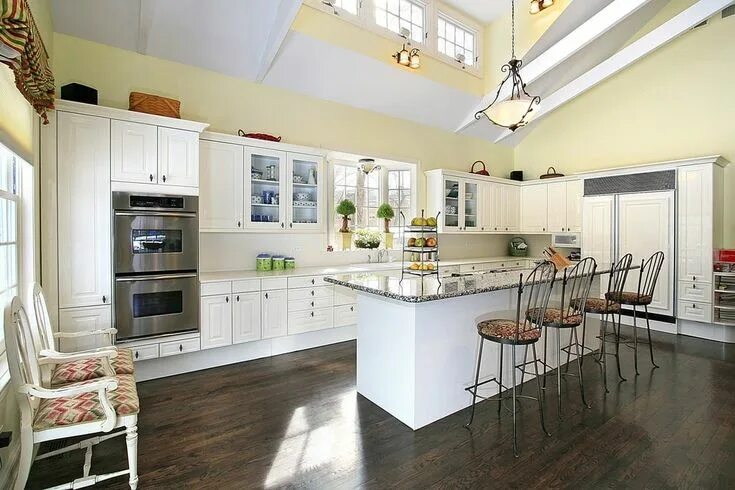 Кухня с высокими потолками дизайн фото 101 Tall (2-Story) Ceiling Designs (Pictures) White kitchen traditional, White k