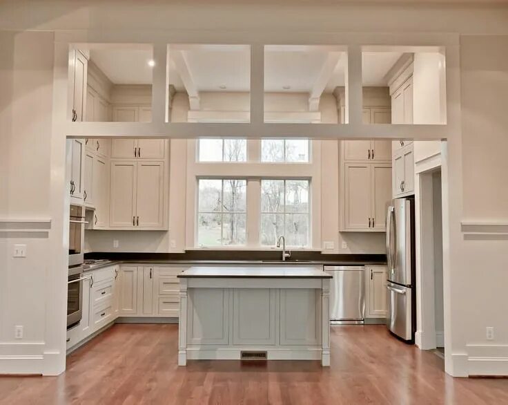 Кухня с высокими потолками дизайн фото High ceilings and lots of natural light #stclairkitchens #customkitchen #rappaha