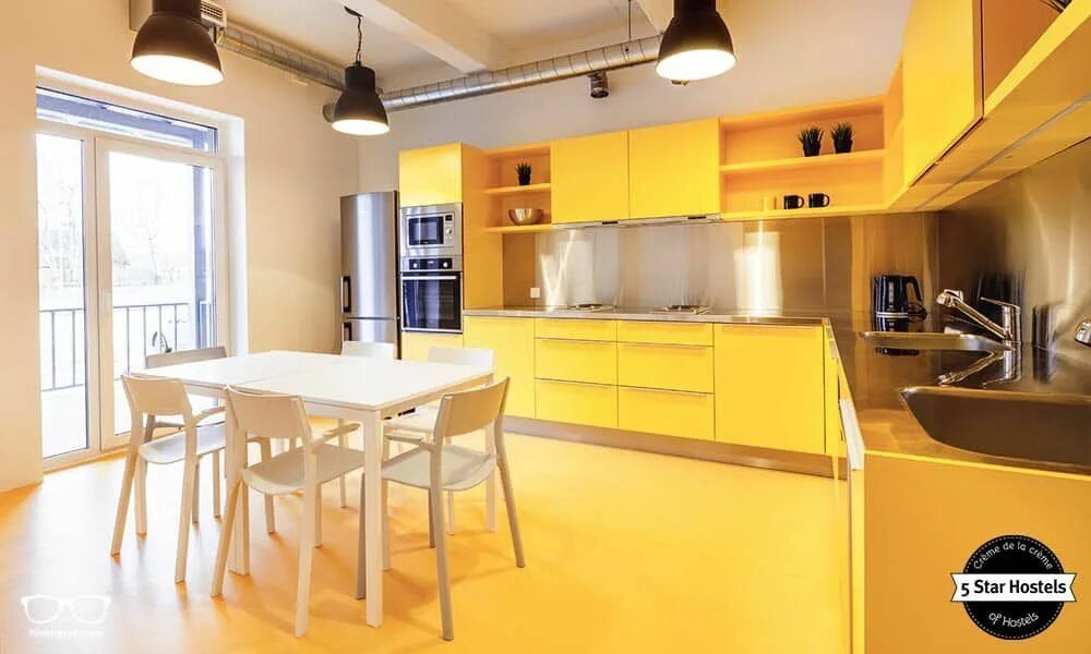 Кухня с желтыми обоями дизайн фото Hektor Design Hostel in Tartu - Minimal design, maximum effect! Hostel, Design, 