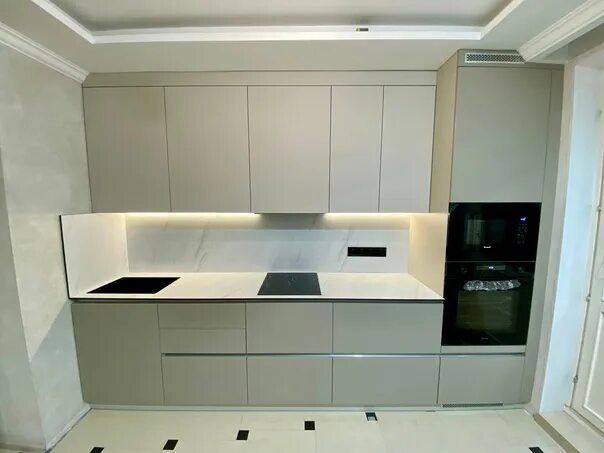 Кухня сахара крем фото Кухня AGT Supramat Safari Grey (3020) и Sahara Cream (3019) Фасад МДФ / AGT - Sa