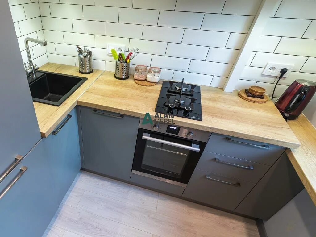 Кухня серая столешница под дерево фото Светло серый кухонный гарнитур с деревянной столешницей фото Original-Mebel.ru