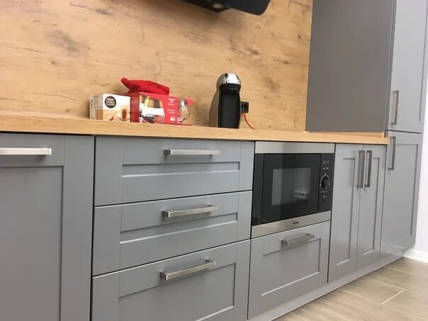 Кухня серая столешница под дерево фото Серая кухня цвет столешницы