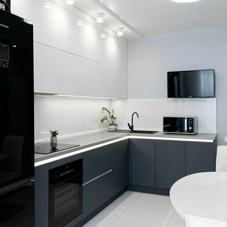 Кухня серо белая дизайн фото Кухонный гарнитур - купить в Казани, цена 165 000 руб., дата размещения: 02.03.2