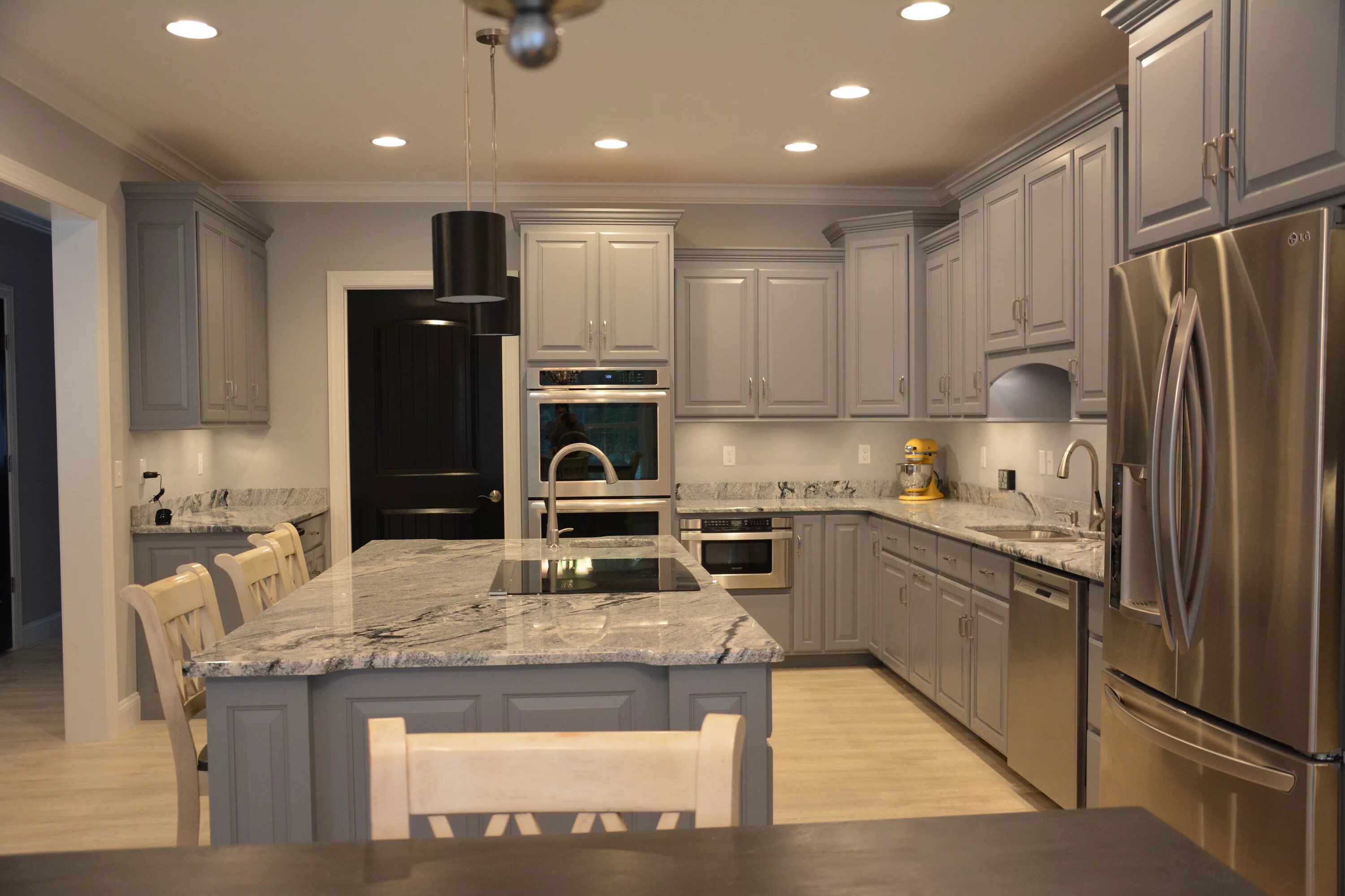 Кухня серо бежевого цвета фото viscon white - - Image Search Results Kitchen decor grey, Kitchen cabinets and b