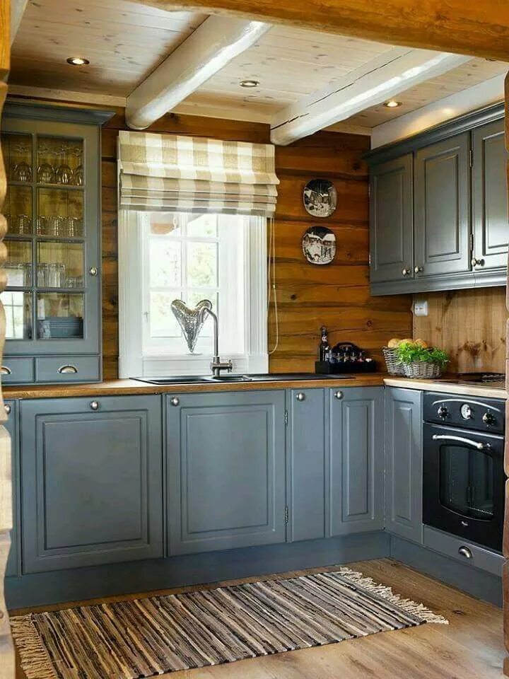 Кухня серо деревянная фото Pin on KITCHENS Log home kitchens, Log cabin kitchens, Cabin kitchens