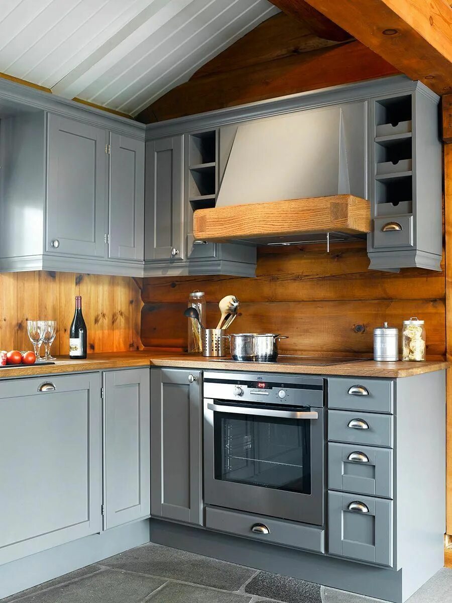 Кухня серо деревянная фото Farmhouse Kitchen in 2019 Log home kitchens, Rustic kitchen, Log cabin kitchens