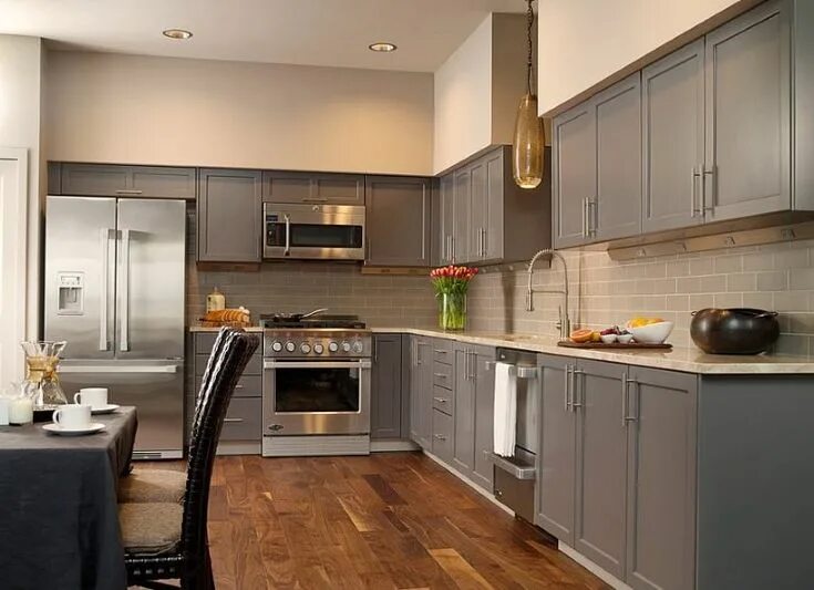 Кухня серо коричневая фото Серая кухня: фото дизайна в интерьере, сочетание Stand alone kitchen pantry, Kit