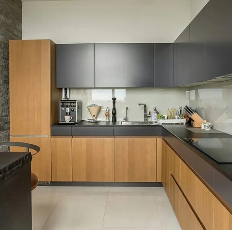 Кухня серо коричневая фото Угловая кухня 099 на заказ в Кемерово - "Академия Уюта"