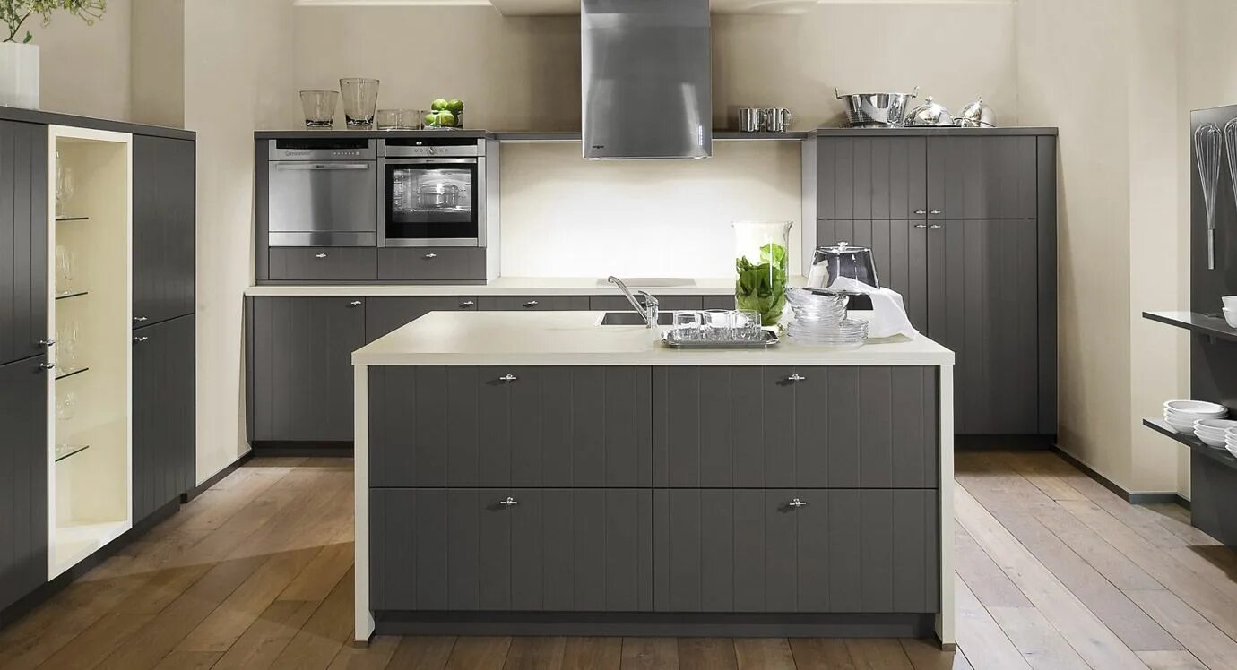 Кухня серо коричневая фото Bluehaus Interiors Kitchen redesign, Living room kitchen, Matt kitchen