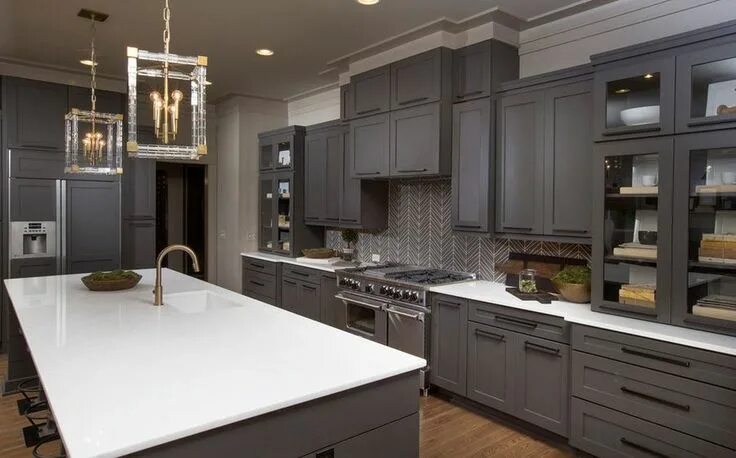 Кухня серого цвета в интерьере Gray Kitchen Cabinets That Ramp Up the Style Factor in Your Home Grey kitchen de