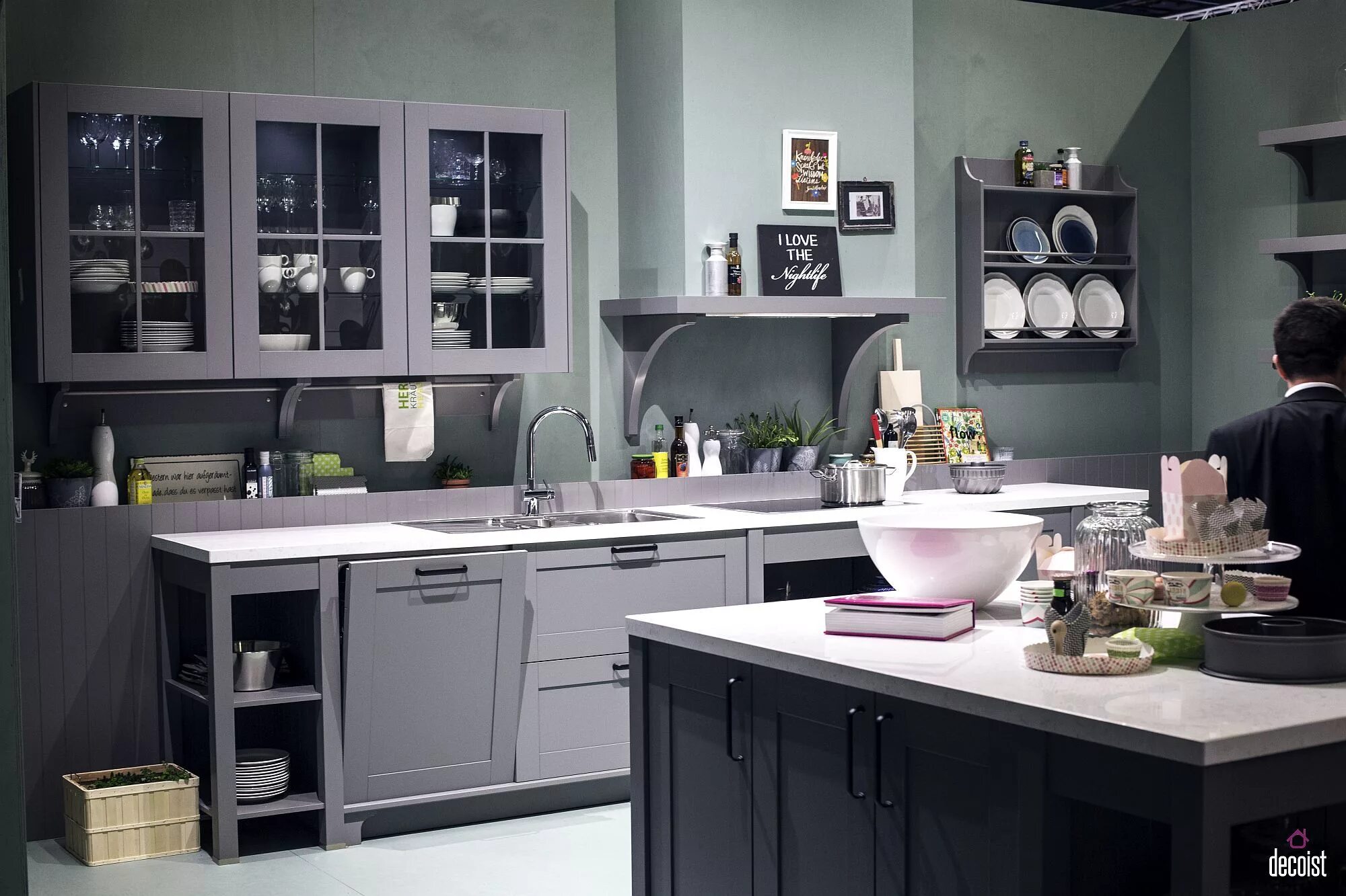 Кухня серого цвета в интерьере сочетание стен Classic and Trendy: 45 Gray and White Kitchen Ideas Gray and white kitchen, Kitc