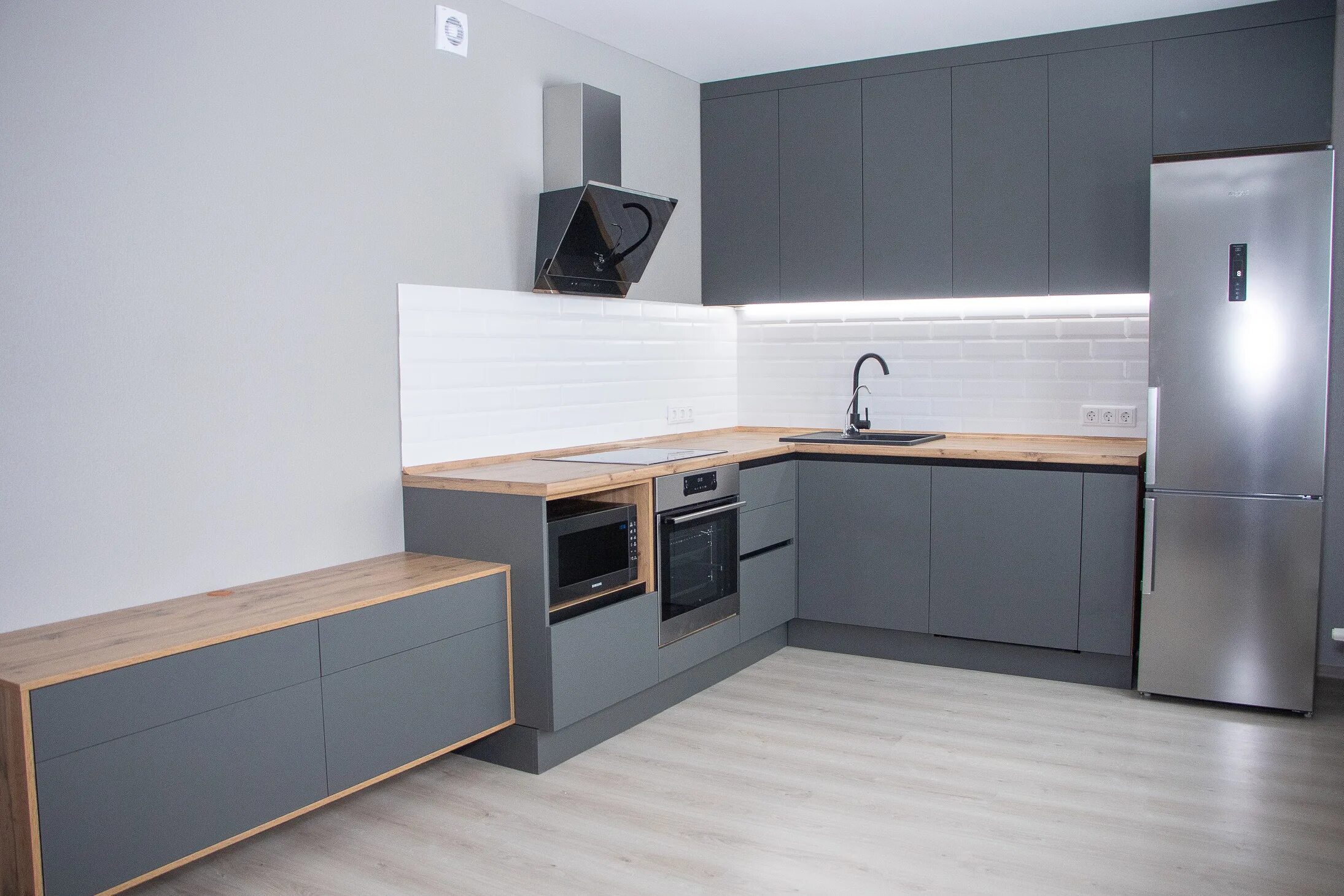 Кухня серый дуб фото Кухня Графит и Вотан