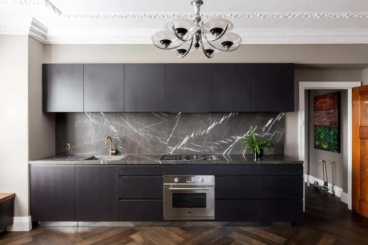 Кухня серый мрамор в интерьере 43 Dramatic black kitchens that make a bold statement Kitchen inspiration design