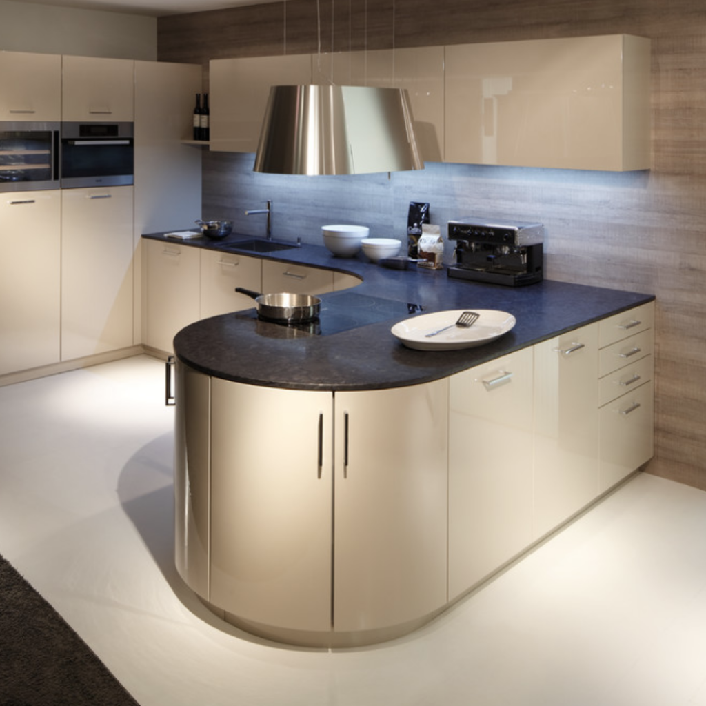 Кухня шампань в интерьере Bééck Kitchens - ThinkSmarta Kitchens Cardiff Affordable High End Kitchens Cardi