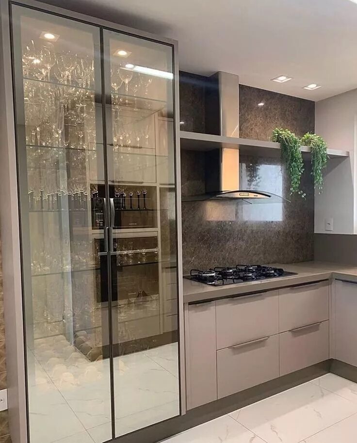 Кухня шкаф со стеклом фото Amei essa cozinha com cristaleira de portas reflecta bronze! ❤ ️❤ Autori Cozinhas