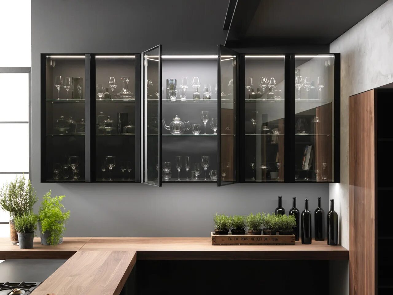 Кухня шкаф со стеклом фото Стеклянные фасады в алюминиевом профиле