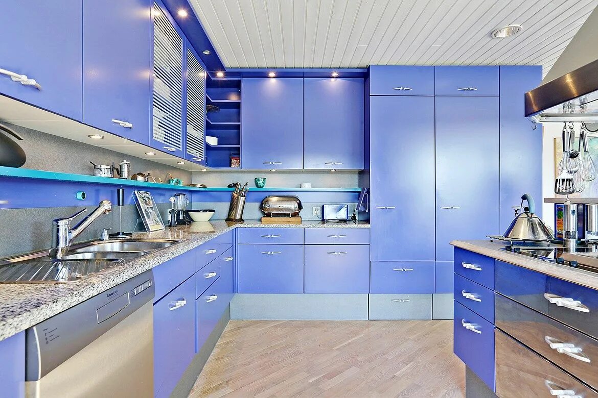 Кухня синим гарнитуром фото Blue Kitchen Cabinets Modern kitchen design, Blue kitchen cabinets, Kitchen reno