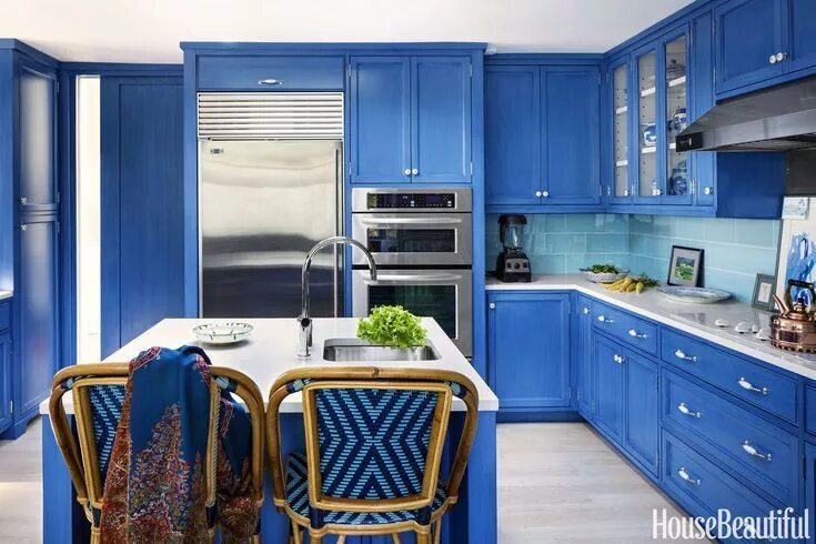 Кухня синим гарнитуром фото 20 Modern Blue Kitchen Cabinet Ideas That Are Trendproof Blue kitchen walls, Blu