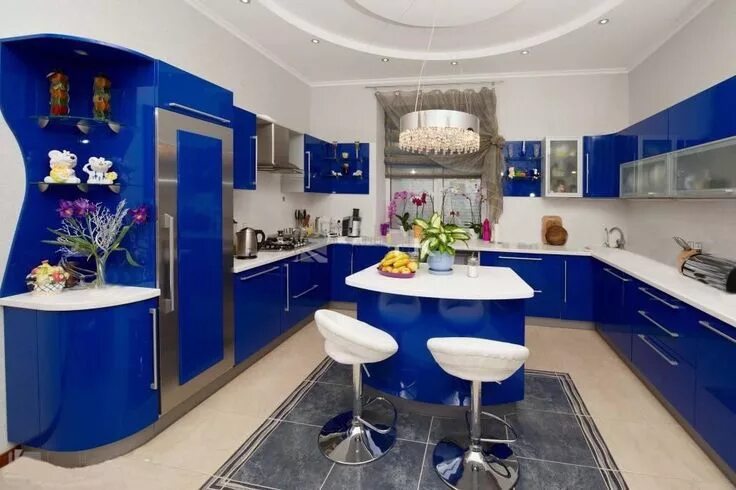 Кухня синим гарнитуром фото Blue Kitchen Cabinets with White Countertops