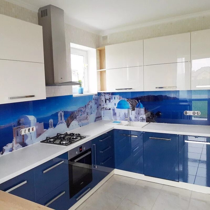 Кухня синий фартук фото Темно синий фартук на кухне - фото