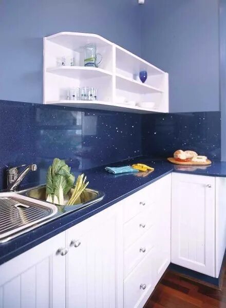 Кухня синий фартук фото Starlight Sapphire. Небесно синий камень из серии Starlight Technistone. 2014 Ка