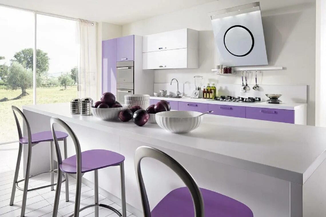 Кухня сиреневого цвета в интерьере фото Дизайн белой кухни: 350 фото в интерьере, идеи для проекта и рекомендации - ArtP
