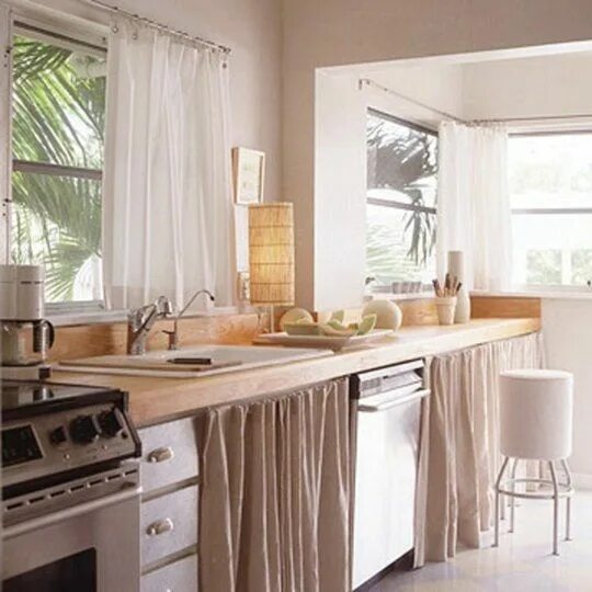 Кухня со шторами фото 6 Skirted Cabinets for Your Dreamy Cottage Kitchen kitchen Comptoir cuisine, Dec