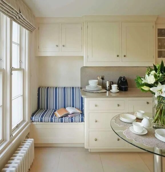 Кухня со спальным местом дизайн фото Очень увлекательным дизайнерским решением является размещение дивана в маленькой