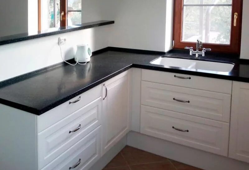 Кухня со столешницей фото Какую столешницу выбрать для белой кухни: советы от Антарес