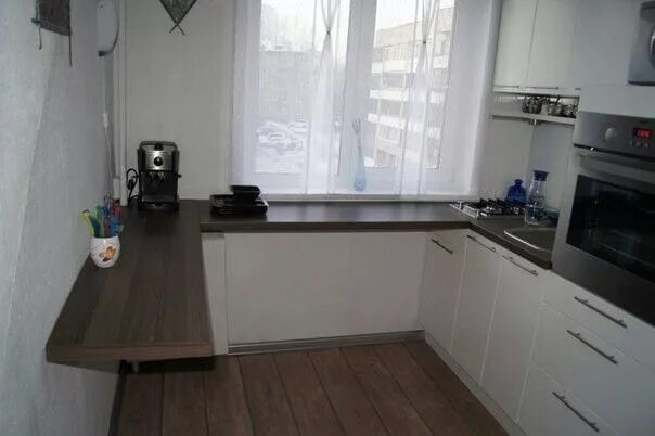 Кухня со столешницей у окна дизайн фото Pin on Ремон Хрущевка Kitchen cabinets, Home, Furniture