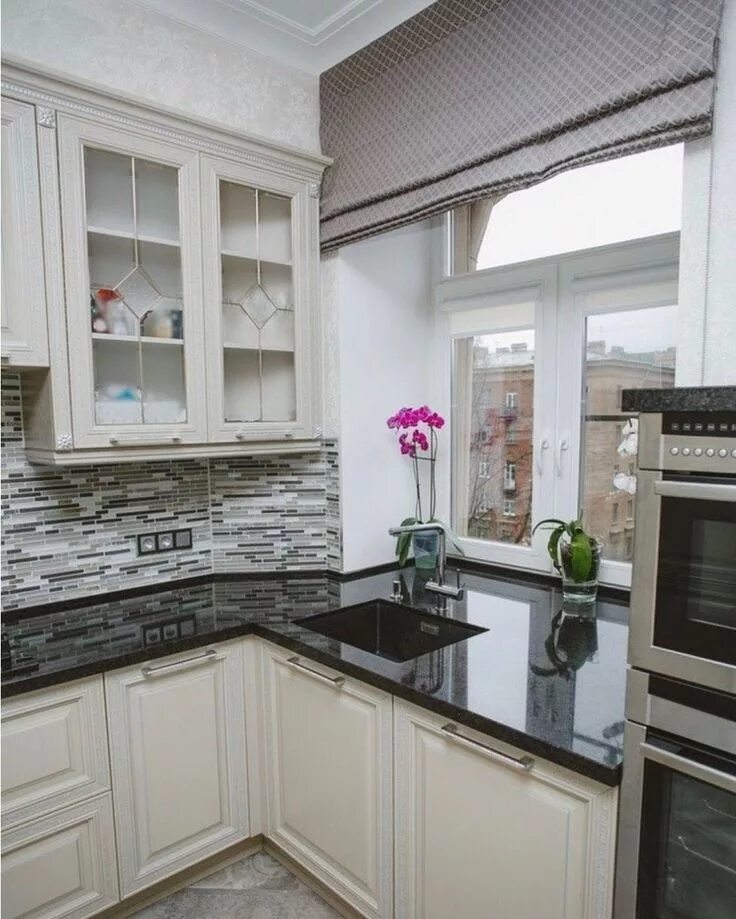 Кухня со столешницей у окна дизайн фото Pin by Елена Буслаева on дома Kitchen design small, Kitchen remodel, Home decor 
