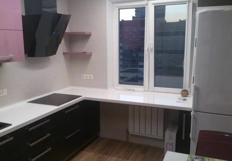 Кухня со столешницей у окна дизайн фото 25 способов вписать батарею в интерьер Интерьер, Квартира, Интерьер кухни