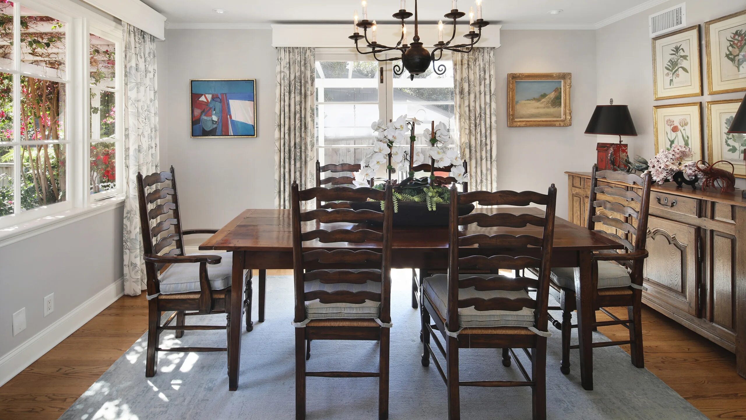 Кухня со стульями интерьер Скачать обои фото, Стол, Люстра, Интерьер, Гостиная, Стулья, раздел интерьер в р