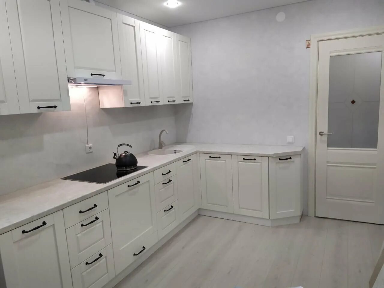 Кухня со светлой столешницей фото Столешница кедр 997 br королевский опал светлый фото Deco-Flat.ru