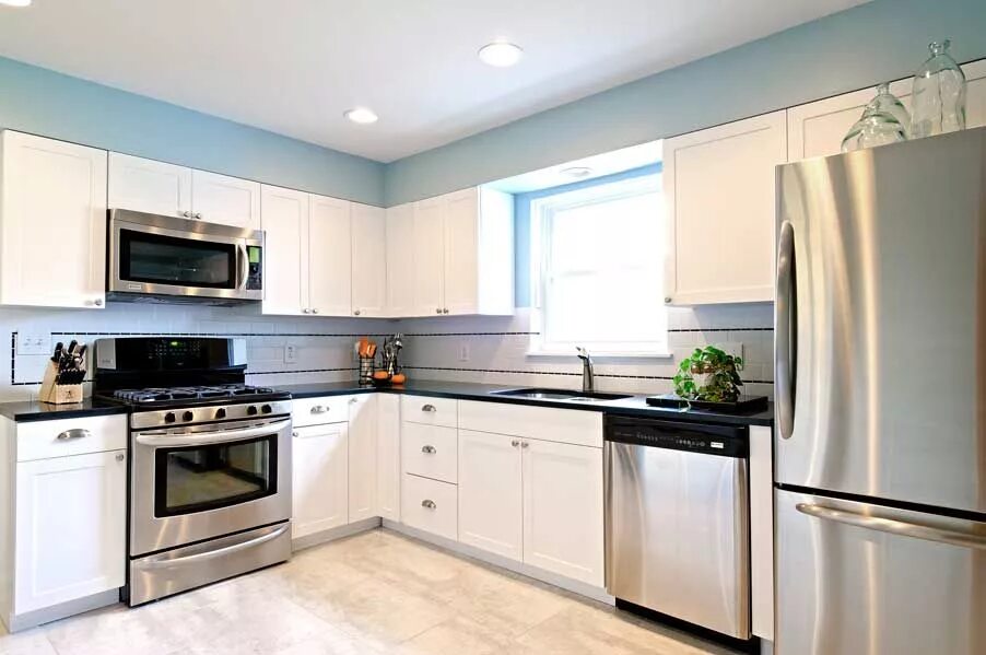 Кухня со светлой техникой фото Simple & Sweet White kitchen appliances, White kitchen remodeling, White kitchen