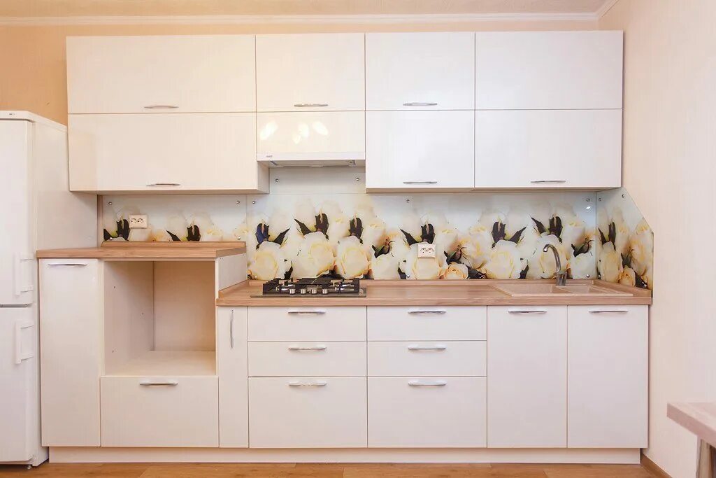 Кухня со светлым фартуком фото Прямая кухня "Домино" - купить кухонный гарнитур в Красногорске по ценам произво