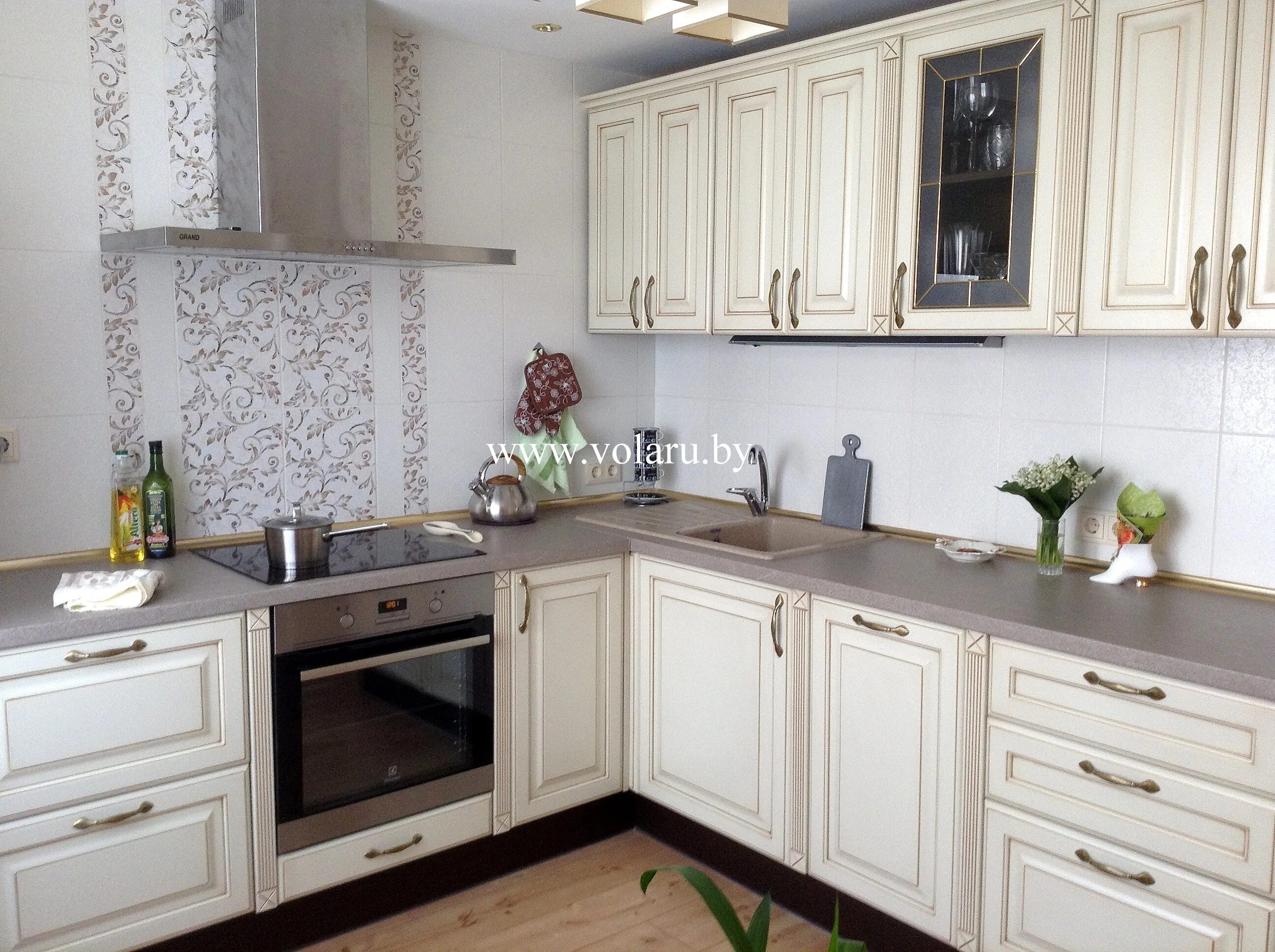 Кухня со светлым гарнитуром фото Кухня угловая "Европа-2"